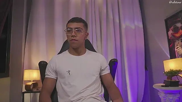 Snapshot of Colstorw_ chatting on 03-20-26, 10:38 Colstorw online show from 03-20-26, 10:38