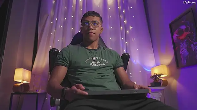 Snapshot of Colstorw_ chatting on 03-18-26, 11:02 Colstorw online show from 03-18-26, 11:02