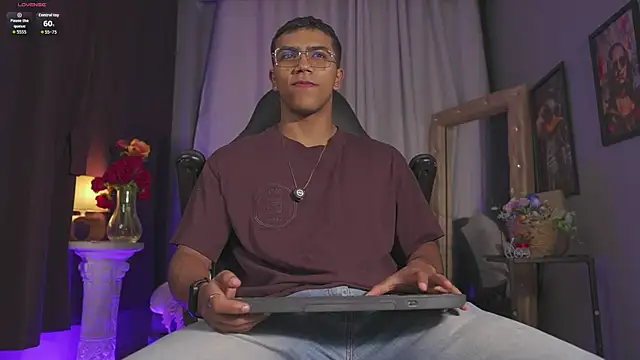 Snapshot of Colstorw_ chatting on 04-02-26, 10:00 Colstorw online show from 04-02-26, 10:00