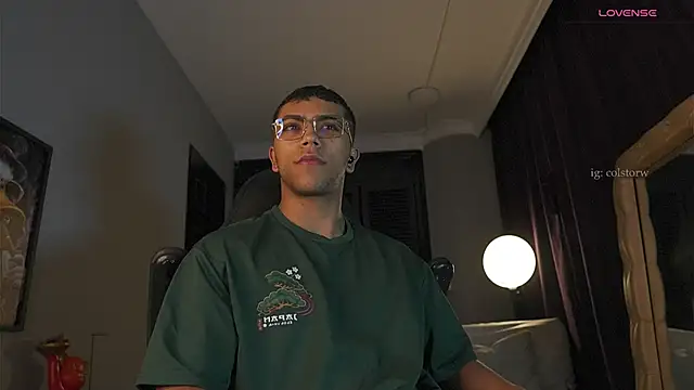 Snapshot of Colstorw_ chatting on 06-10-26, 10:05 Colstorw online show from 06-10-26, 10:05