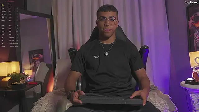 Snapshot of Colstorw_ chatting on 03-10-26, 10:08 Colstorw online show from 03-10-26, 10:08