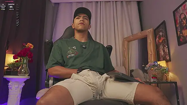 Snapshot of Colstorw_ chatting on 04-04-26, 09:49 Colstorw online show from 04-04-26, 09:49