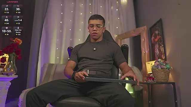 Snapshot of Colstorw_ chatting on 03-28-26, 10:05 Colstorw online show from 03-28-26, 10:05