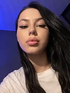 Snapshot of Leya_Foxhall chatting on 09-17-25, 11:40 Leya Foxhall online show from 09-17-25, 11:40
