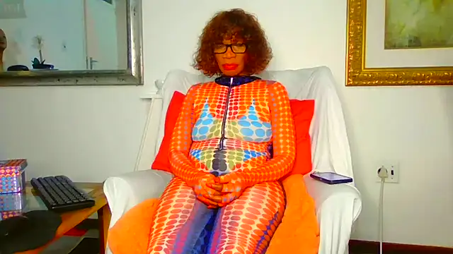 ModelZoee online show from 11-17-25, 05:28