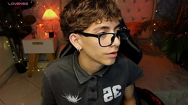 Snapshot of Matty_Sparkk chatting on 03-23-26, 01:11 Matty Sparkk online show from 03-23-26, 01:11