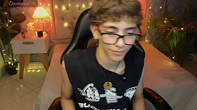 Snapshot of Matty_Sparkk chatting on 03-22-26, 01:12 Matty Sparkk online show from 03-22-26, 01:12