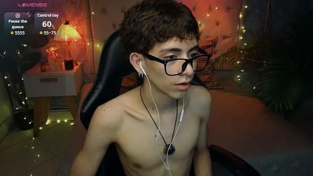 Snapshot of Matty_Sparkk chatting on 04-01-26, 01:41 Matty Sparkk online show from 04-01-26, 01:41