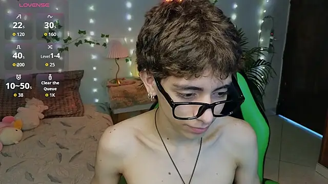 Snapshot of Matty_Sparkk chatting on 04-14-26, 01:05 Matty Sparkk online show from 04-14-26, 01:05