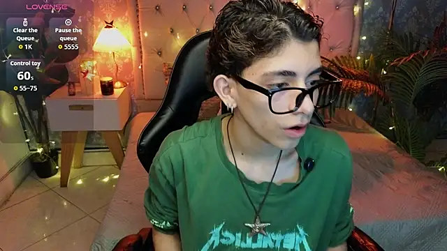 Snapshot of Matty_Sparkk chatting on 03-27-26, 01:01 Matty Sparkk online show from 03-27-26, 01:01