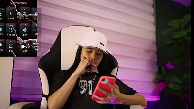 Danaa Rouse online show from 11-13-25, 01:20