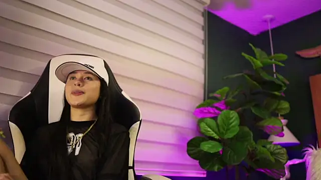 Danaa Rouse online show from 10-31-25, 09:22