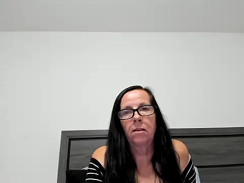peachgoddess online show from 10-02-25, 03:32