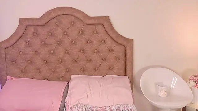 Snapshot of Mandyy1_ chatting on 06-04-26, 01:16 Mandyy1 online show from 06-04-26, 01:16