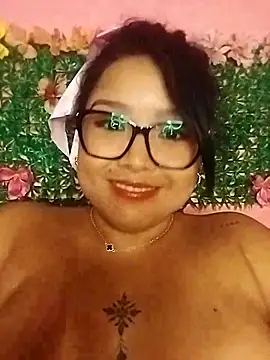 Snapshot of DianaGom chatting on 03-19-25, 04:36 DianaGom online show from 03-19-25, 04:36