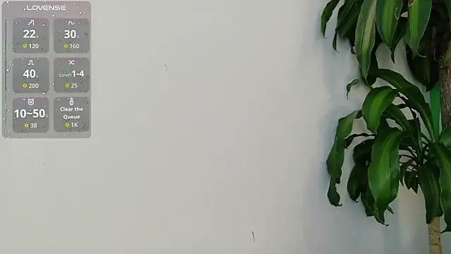 Snapshot of YuliethPetite chatting on 05-26-26, 01:53 YuliethPetite online show from 05-26-26, 01:53