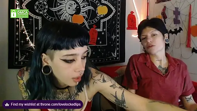 lovelockedlips online show from 10-28-25, 03:51