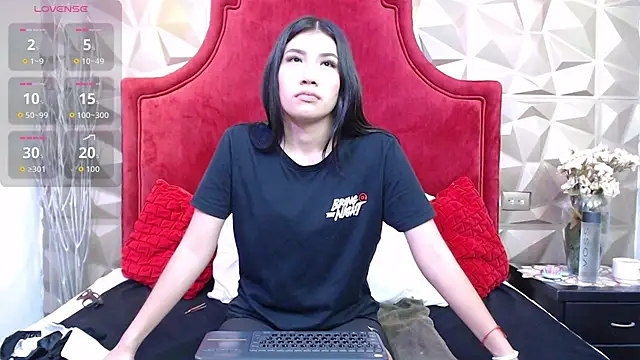 Lili Opal online show from 11-27-25, 12:05