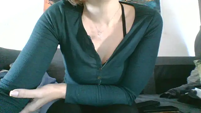 Snapshot of Ladyhot25 chatting on 03-17-25, 10:27 Ladyhot25 online show from 03-17-25, 10:27
