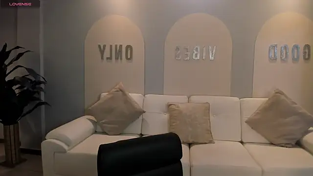 AmaliaCrus online show from 11-20-25, 08:42