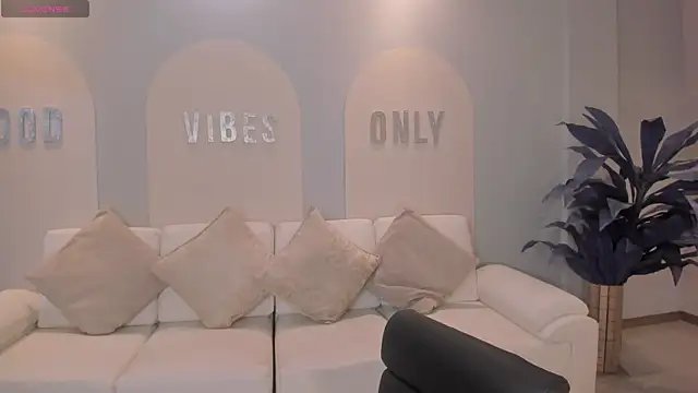 AmaliaCrus online show from 11-17-25, 08:02