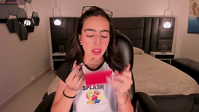 Snapshot of LarisaSmirnov chatting on 03-04-26, 03:58 LarisaSmirnov online show from 03-04-26, 03:58