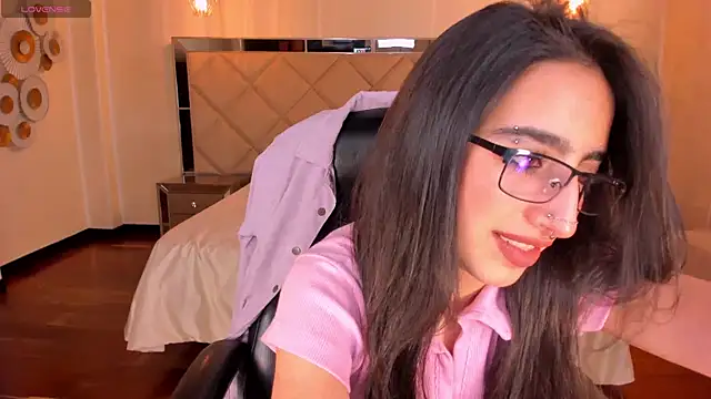 LarisaSmirnov online show from 12-18-25, 04:06