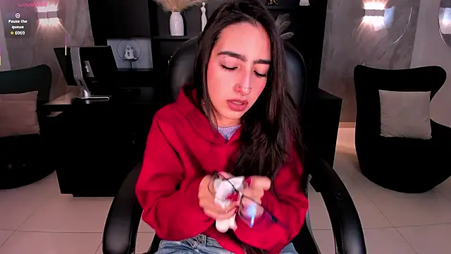 Snapshot of LarisaSmirnov chatting on 01-17-26, 03:43 LarisaSmirnov online show from 01-17-26, 03:43