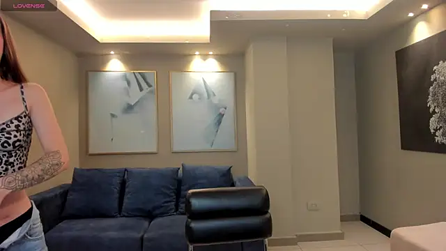 MaiaCollins online show from 12-16-25, 06:23