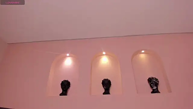 MaiaCollins online show from 11-30-25, 04:19