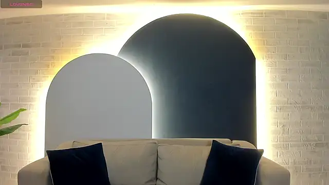 MaiaCollins online show from 12-19-25, 06:54