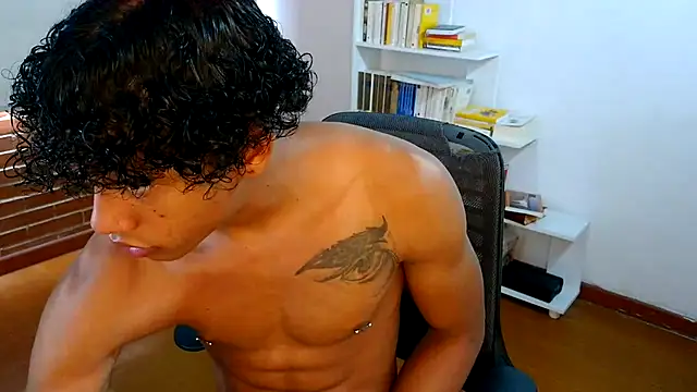 Snapshot of Aronbbc chatting on 11-29-25, 07:03 Aronbbc online show from 11-29-25, 07:03