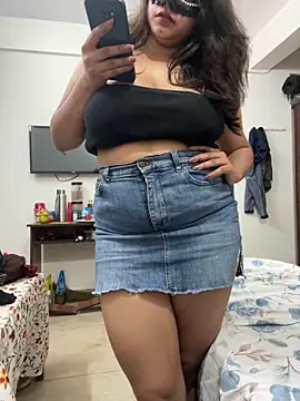 Snapshot of Ms_Saanvi chatting on 09-29-25, 08:03 Ms Saanvi online show from 09-29-25, 08:03