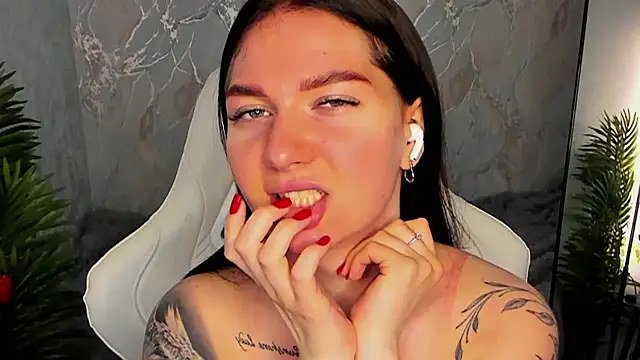 Snapshot of babyisperfect chatting on 06-12-26, 01:36 babyisperfect online show from 06-12-26, 01:36