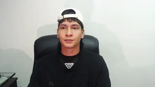Snapshot of Jhojan_twink chatting on 03-19-25, 11:03 Jhojan twink online show from 03-19-25, 11:03