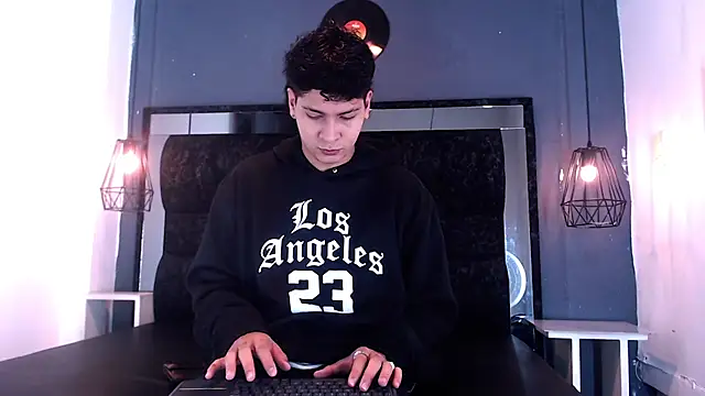 Jhojan twink online show from 01-17-26, 04:27