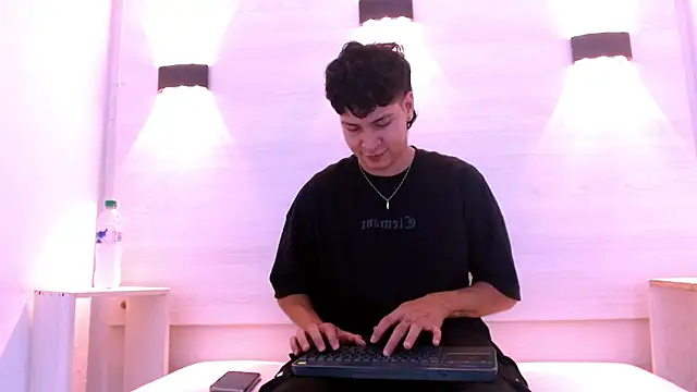 Jhojan twink online show from 01-07-26, 04:06