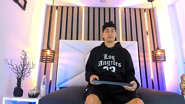 Jhojan twink online show from 10-23-25, 12:04