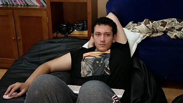 Snapshot of hardaftercum chatting on 10-17-25, 03:32 hardaftercum online show from 10-17-25, 03:32