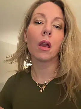 LittleMsMILF online show from 03-11-26, 01:43