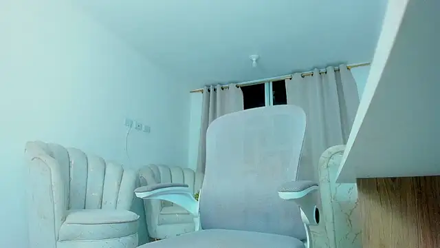 karol f00x online show from 04-12-26, 01:20