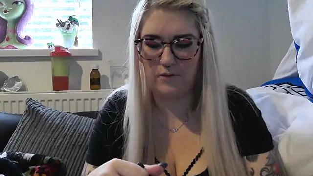 Sizzling Indie36 online show from 11-05-25, 01:36