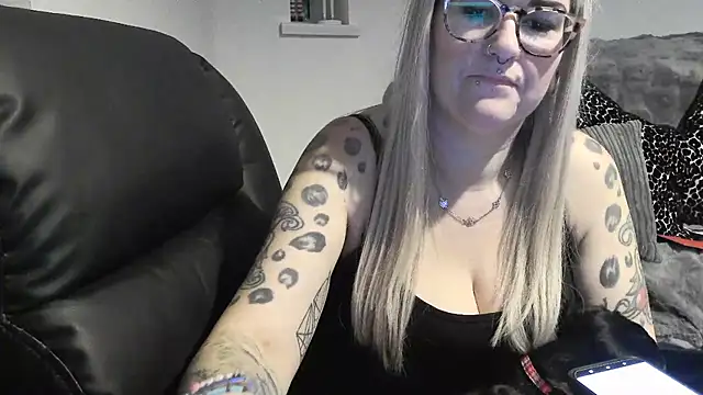 Sizzling Indie36 online show from 12-15-25, 07:09