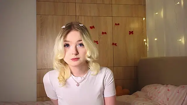 minigirl online show from 02-15-26, 04:06