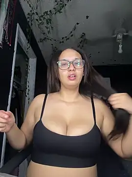 Snapshot of hoesluvcedes chatting on 05-15-26, 07:17 hoesluvcedes online show from 05-15-26, 07:17