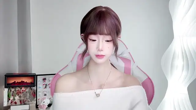 Snapshot of Gogo-888 chatting on 12-18-25, 09:14 Gogo-888 online show from 12-18-25, 09:14