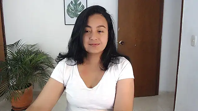 Snapshot of Themagicpotion chatting on 06-16-26, 03:23 Themagicpotion online show from 06-16-26, 03:23