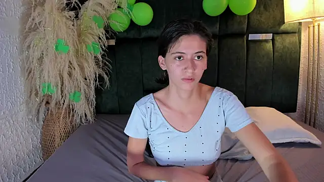 Snapshot of Charlotte_lovely chatting on 03-17-25, 08:19 Charlotte lovely online show from 03-17-25, 08:19