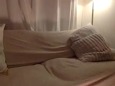 Snapshot of Miss_Dior_uk chatting on 03-20-25, 11:02 Miss Dior uk online show from 03-20-25, 11:02