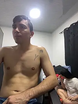 pareja curiosa19 online show from 12-15-25, 12:05